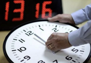 توقيت غرينتش +1 تحت المجهر.. تقرير يحذر من كلفة صحية وأمنية دون مكاسب مؤكدة