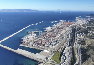 طنجة المتوسط والدار البيضاء ضمن أقوى الموانئ العربية في الربط الملاحي العالمي