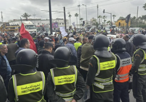 احتجاجات واسعة لمهنيي سيارات الأجرة بالدار البيضاء بسبب غلاء المحروقات