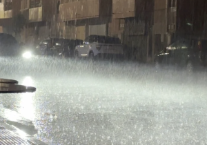 نشرة إنذارية.. زخات رعدية قوية مع تساقط البرد بعدد من مناطق المملكة