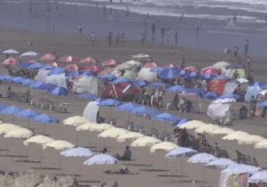 الدار البيضاء تتجه لإقرار مجانية الشواطئ ووضع حد لاستغلالها