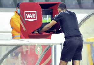 توتر ونقاشات حادة داخل اجتماع حكام البطولة الوطنية بسبب قرارات مثيرة للجدل