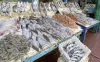 وفرة الأسماك بالأسواق المغربية رغم اضطراب نشاط الصيد بسبب الأحوال الجوية