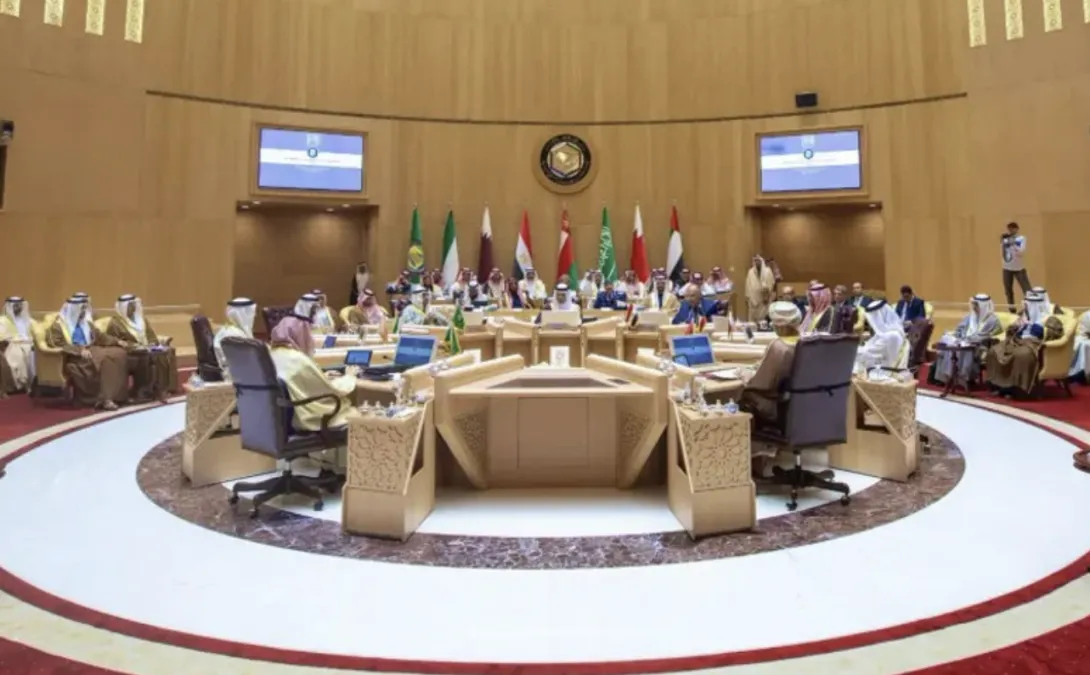 مجلس التعاون الخليجي يندد بالقصف الإيراني