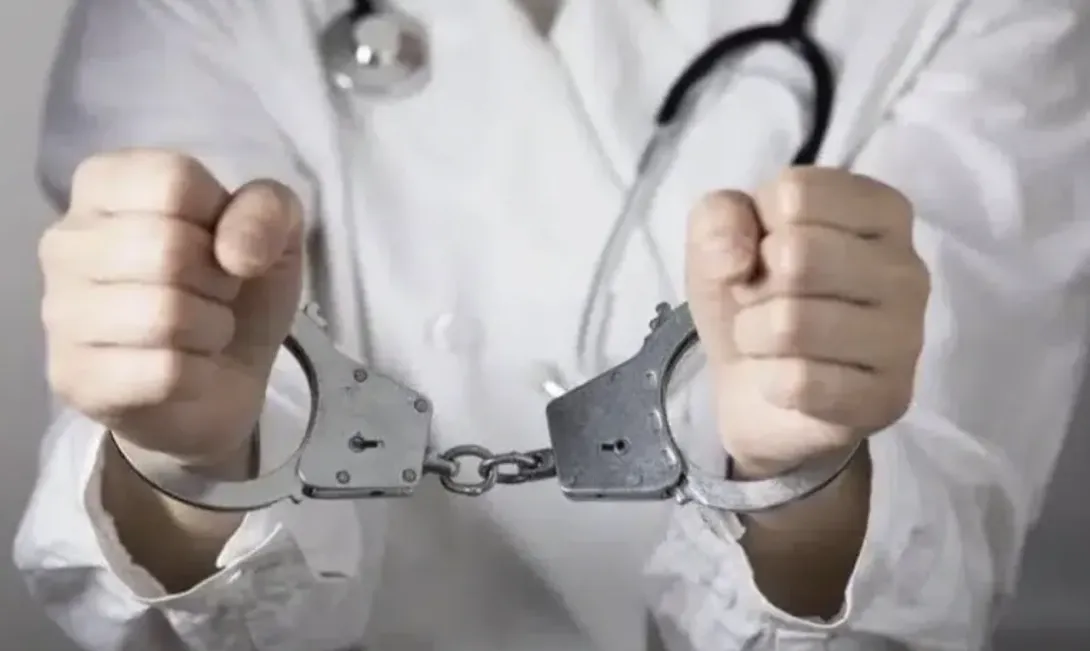 الرقم الأخضر يكشف تورّط طبيبة في قضية رشوة بمدينة بئر الجديد