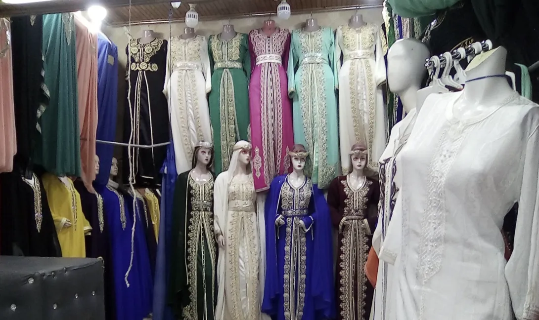 محلات كراء الملابس التقليدية.. بين إهمال الزبائن والحاجة إلى ضمانات قانونية