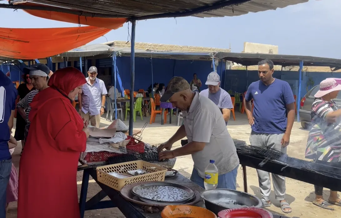 مطاعم السمك الشعبية تتحول إلى وجهة لعشاق المأكولات البحرية بسلا