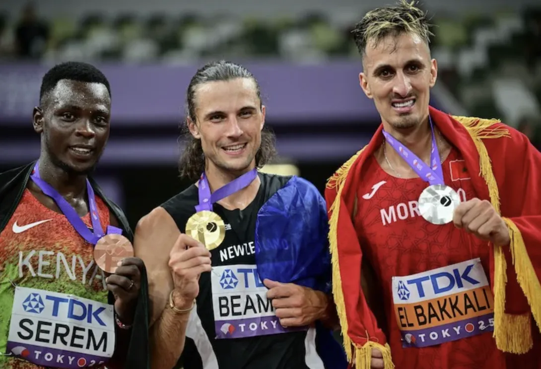 العداء المغربي سفيان البقالي يظفر بالميدالية الفضية في بطولة العالم لألعاب القوى بطوكيو