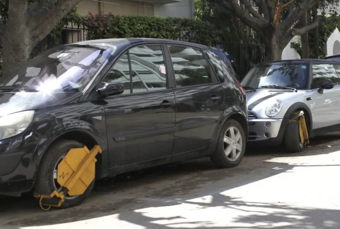 وسط مطالب بوقف عقل السيارات.. تمرير صفقة “الصابو” إلى شركة خاصة يغضب البيضاويين 