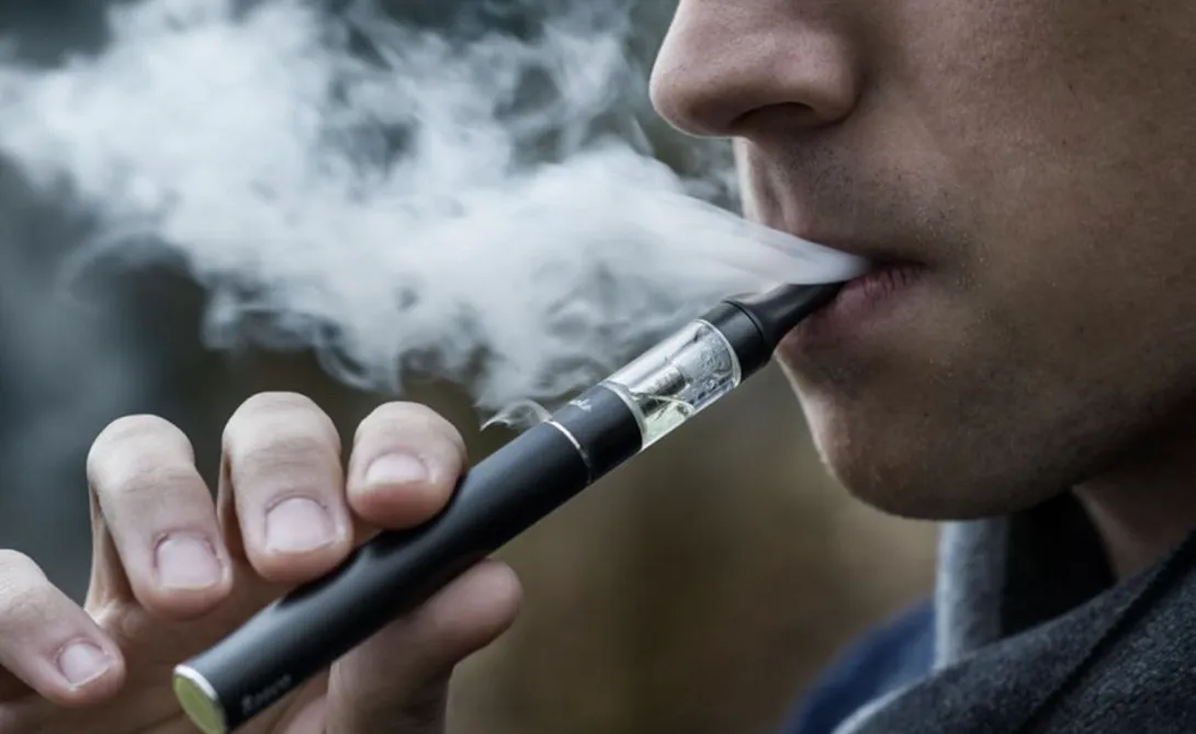 دراسة حديثة: سوائل السجائر الإلكترونية تؤدي إلى إنتاج مواد كيميائية سامة تضر بخلايا الرئة