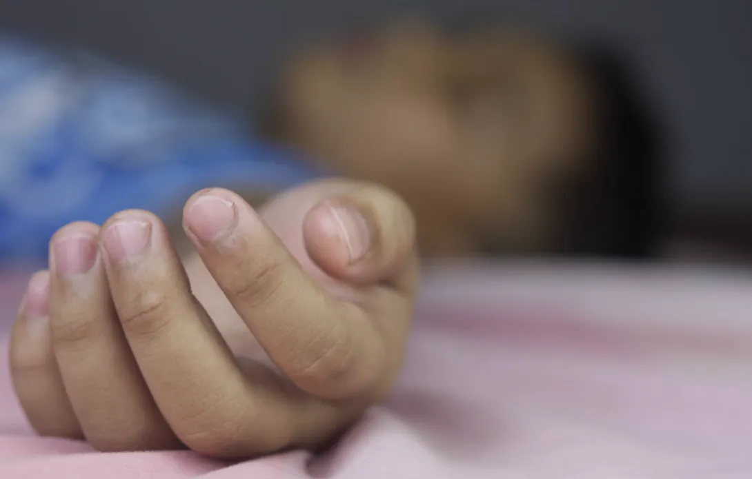 مأساة طفل مكناس تعيد الجدل حول سلامة المنتجات الغذائية "الرخيصة"