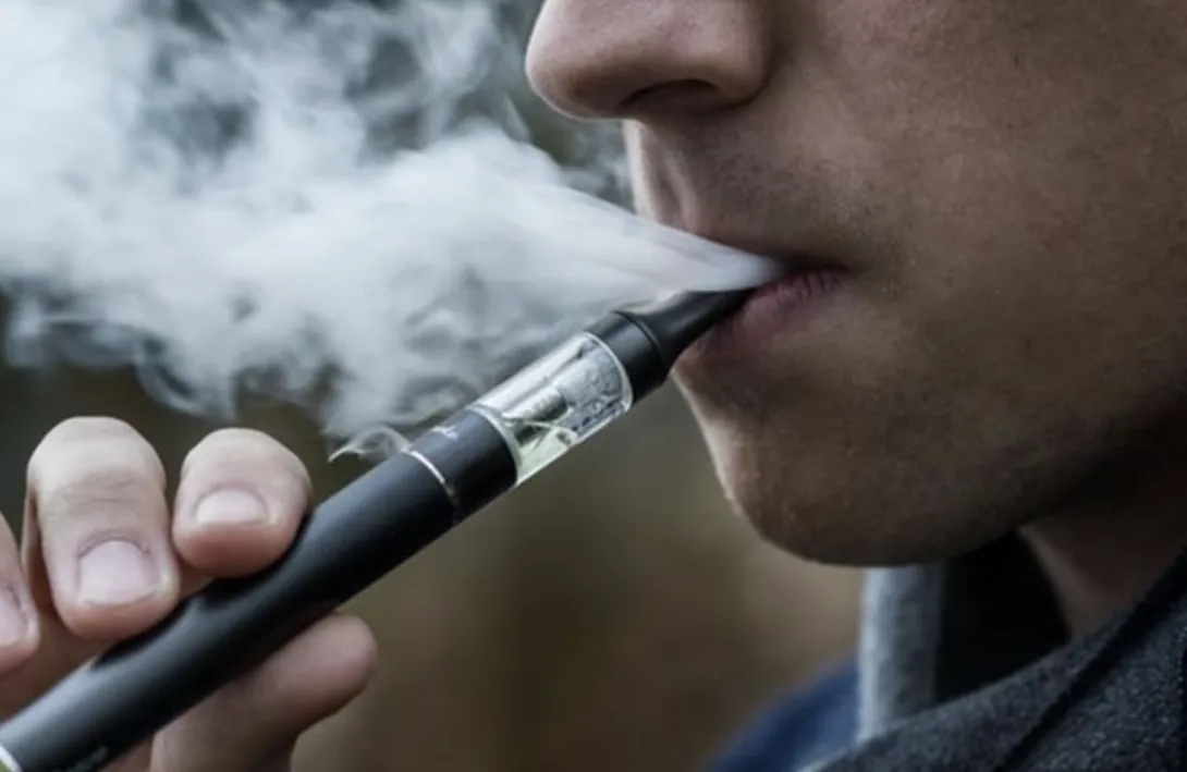 تعديلات برلمانية تقترح رفع ضرائب السجائر الإلكترونية إلى 30 درهما والشيشة لـ1200 درهم