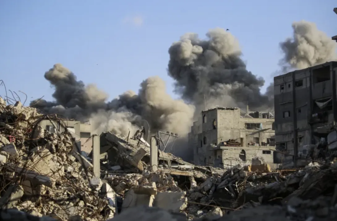 تصعيد دموي جديد في غزة رغم الهدنة: أكثر من 100 شهيد وجريح في غارات إسرائيلية