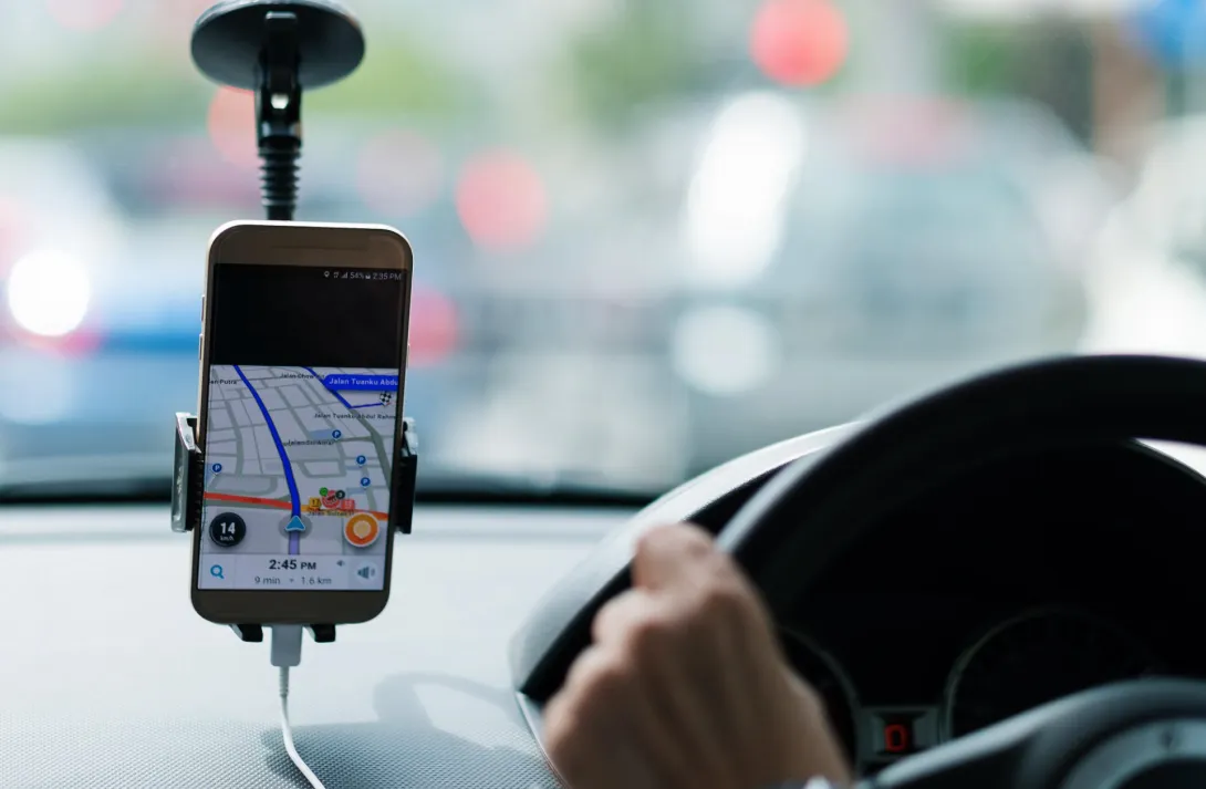 تقنين النقل عبر التطبيقات الذكية يعيد الجدل داخل قطاع سيارات الأجرة