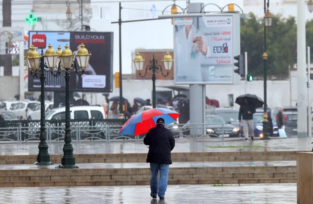 نشرة إنذارية من المستوى البرتقالي تنبه إلى تقلبات مناخية بعدد من أقاليم المملكة من الجمعة إلى الأحد