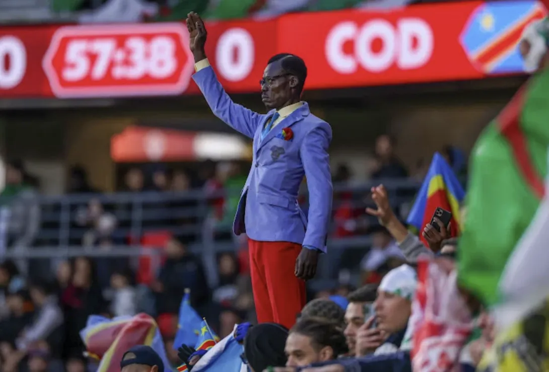 المشجع الكونغولي “لومومبا” يحظى بتقدير واسع بعد إقصاء منتخب بلاده