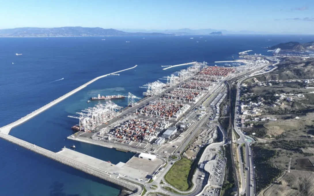 ميناء طنجة المتوسط يعزز موقعه كأكبر منصة لوجستية في المتوسط وإفريقيا