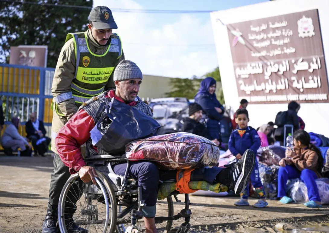 السلطات تسمح بعودة ساكنة القصر الكبير إلى منازلهم بعد تحسن الأحوال الجوية