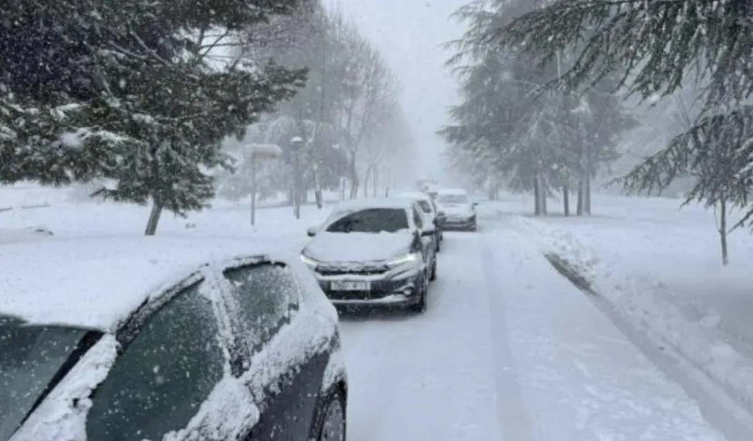 نشرة إنذارية برتقالية: ثلوج وأمطار رعدية ورياح قوية بعدد من مناطق المملكة