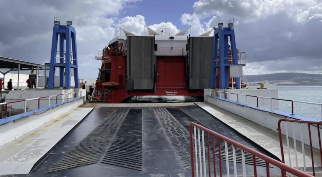 تعليق الرحلات البحرية بين طريفة وطنجة بسبب العاصفة “ريجينا”