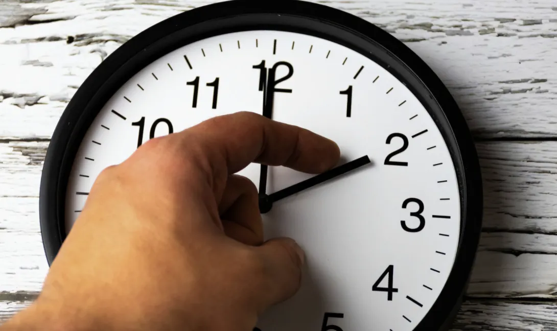 تصاعد الجدل حول الساعة الإضافية.. دعوات لفتح نقاش وطني بشأن آثارها الصحية