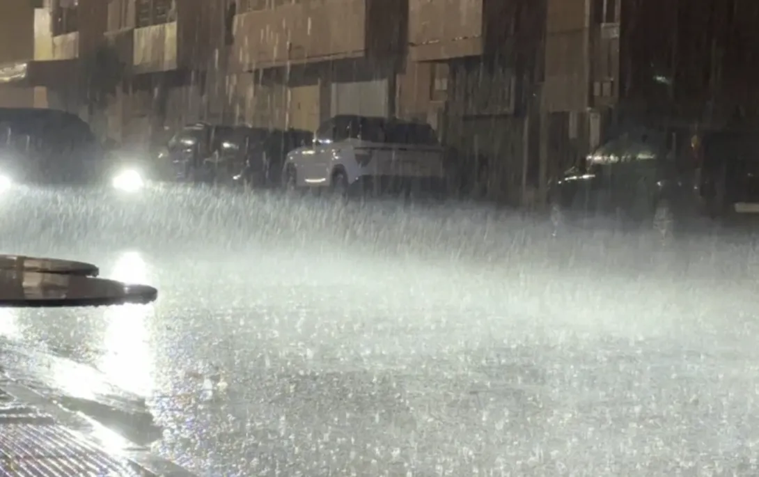 نشرة إنذارية.. زخات رعدية قوية مع تساقط البرد بعدد من مناطق المملكة