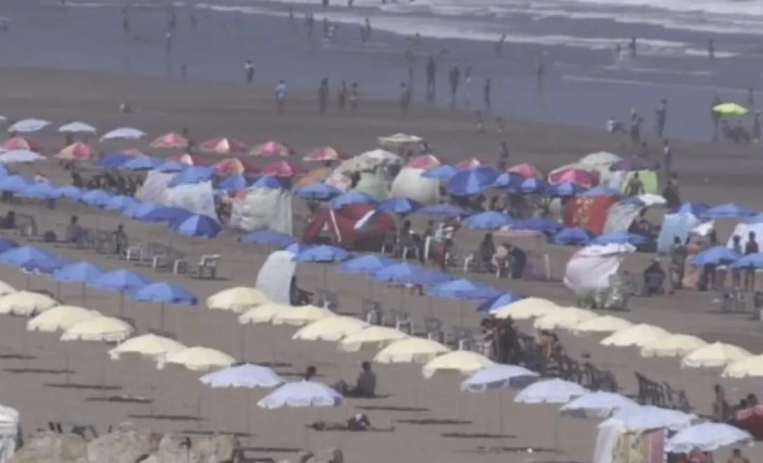 الدار البيضاء تتجه لإقرار مجانية الشواطئ ووضع حد لاستغلالها